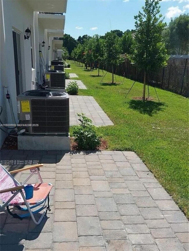 Building Photo - 1790 SE 7th Ter