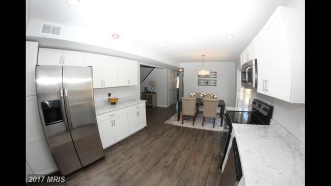 Building Photo - 6 Greystone Cir