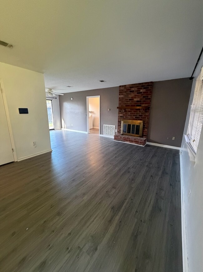 Building Photo - 231 Honey Ln Cir