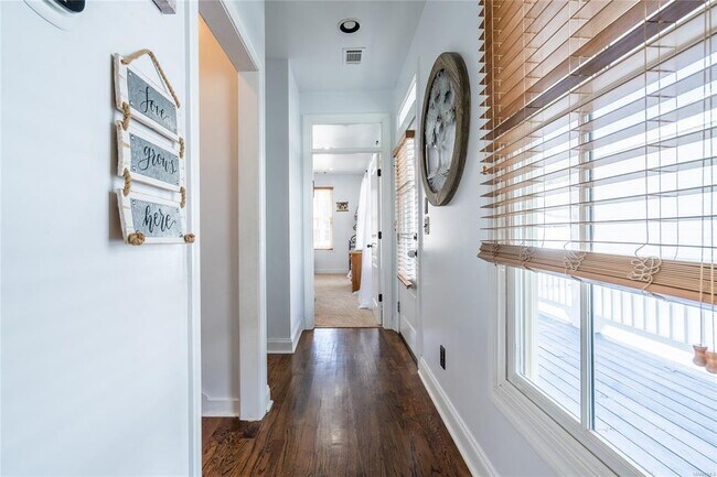 Building Photo - 48 Bright Spot St