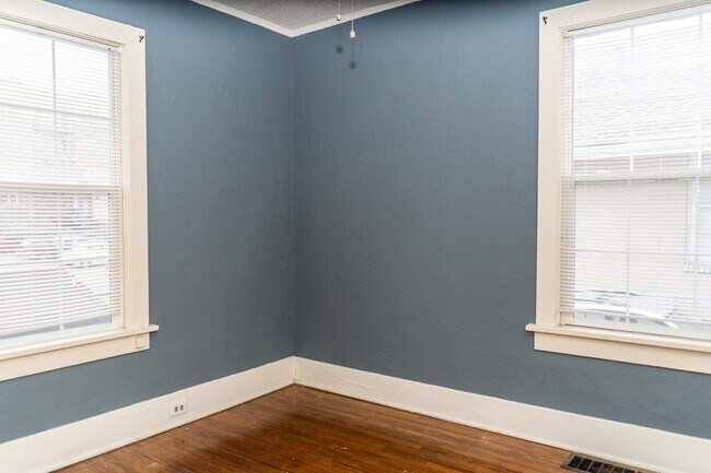 Building Photo - 1105 Hamilton Way