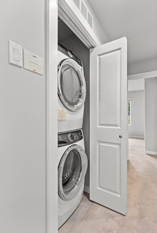 Building Photo - Stunningly Upgraded 2-Bed, 2.5-Bath Townho...