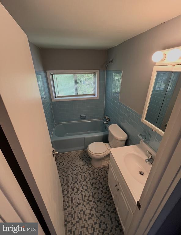 Building Photo - 15 Catalpa Ln