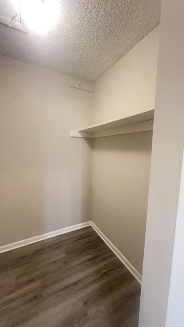 Building Photo - 2 Bedroom, 2 bathroom condo For Rent in To...