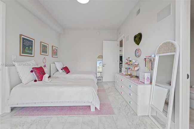 Building Photo - 1451 Brickell Ave