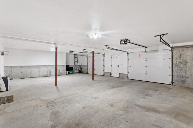 Building Photo - 22 Maple Rd