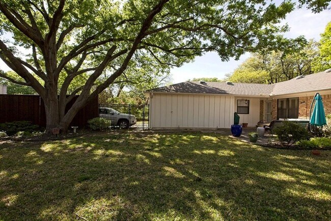 Building Photo - Garden home in great location. Don't miss