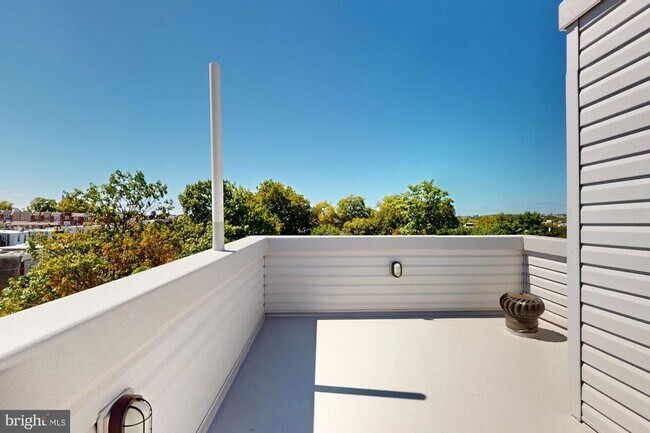 Building Photo - 511 N Paxon St