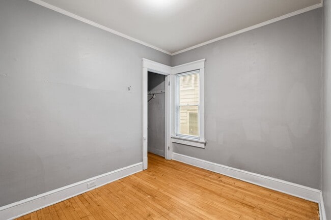 Building Photo - Murray Lower Flat