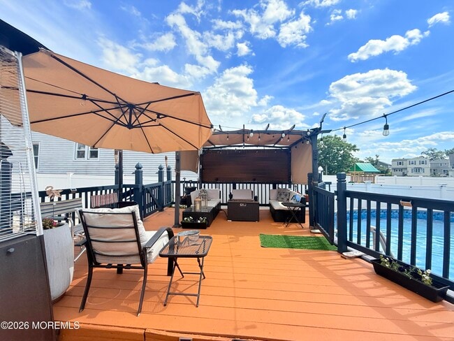 Building Photo - 503 Dock St