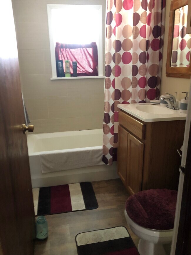 Bathroom - 272 Willowdale Rd