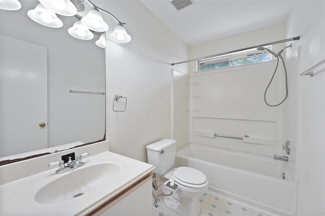 Building Photo - 16131 Canaridge Dr