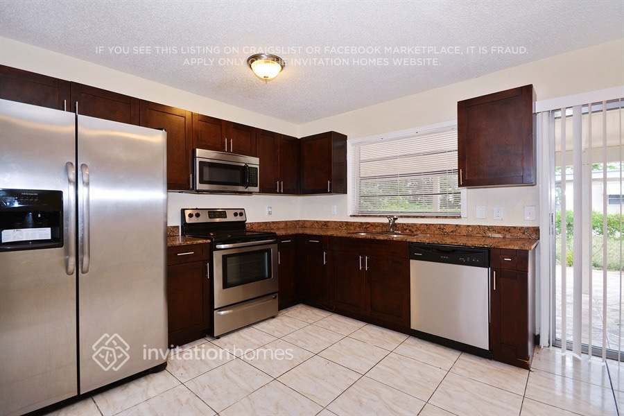 Building Photo - 3792 SW 19th St