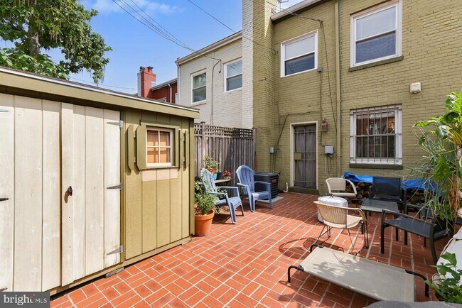 Building Photo - 1724 E St NE