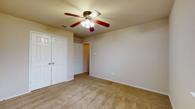 Building Photo - HUGE HOUSE ON A CORNER LOT IN COPPERAS COVE!