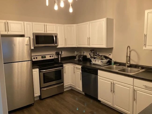 Building Photo - 309 W Charles St