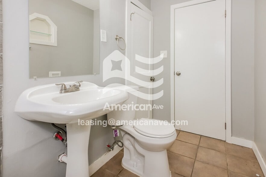 Building Photo - 709 N 41st Ave