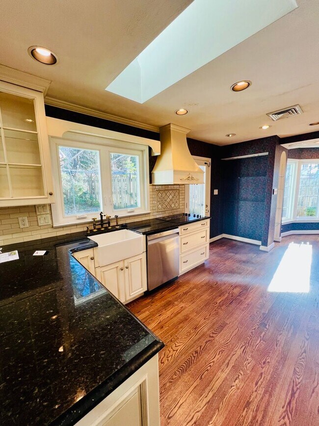 Building Photo - 3162 Stoneridge Rd SW