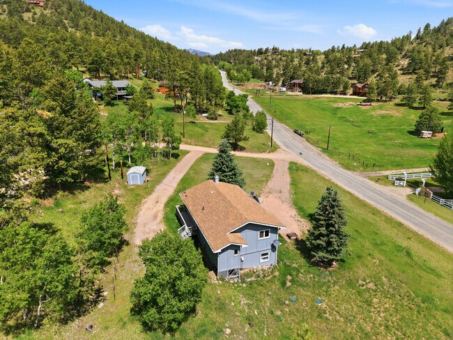 Building Photo - 836 Sleepy Hollow Dr