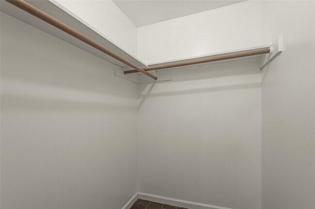 Building Photo - 818 University Ave