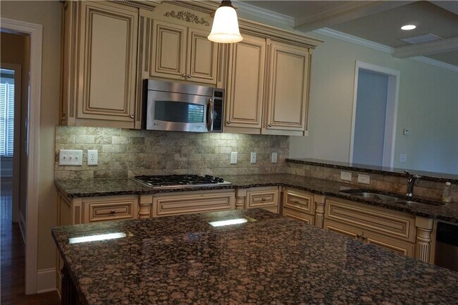 Building Photo - 2597 Stone Manor Dr NE