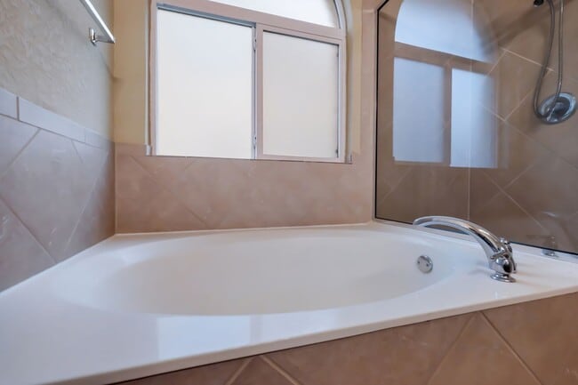 Building Photo - Charming Home in Gated Community with Great Amenities