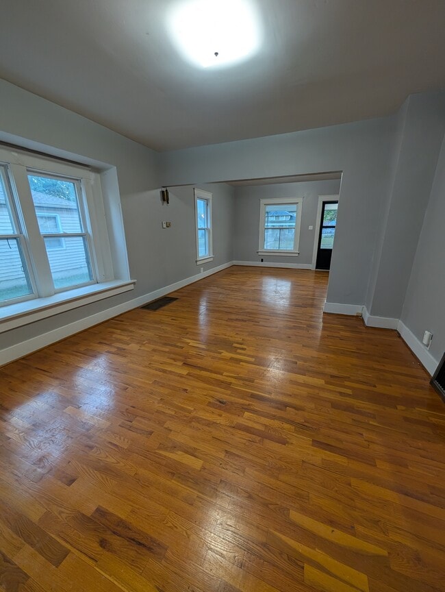 Building Photo - 528 NE Ohio Ave