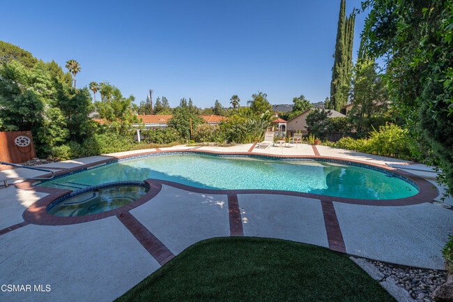 Building Photo - 5042 Llano Dr