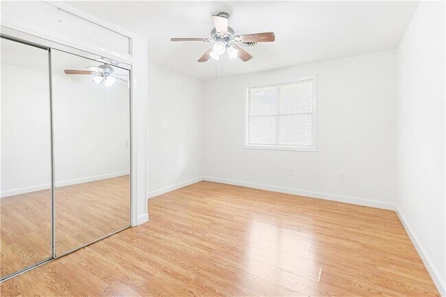 Building Photo - 513 W 13th Ave