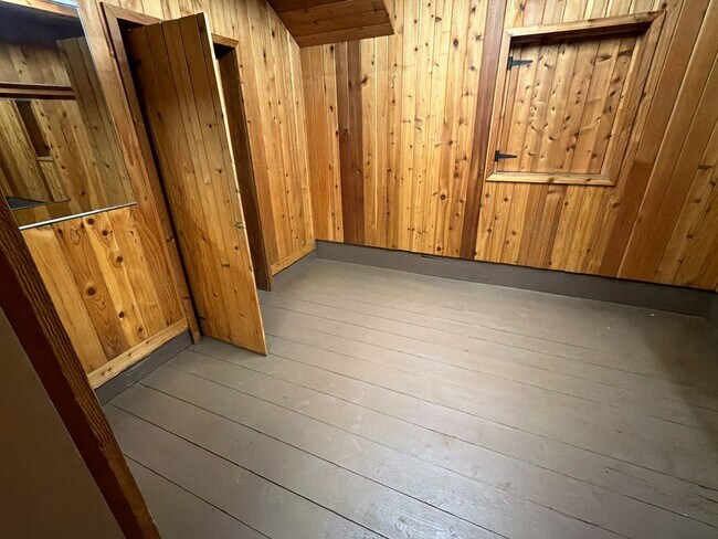 Building Photo - Six Raven Way LLC