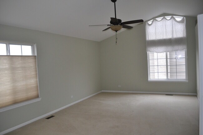 Building Photo - 452 Amherst St