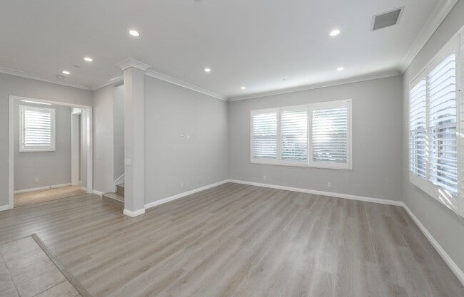 Building Photo - FOR RENT 4BD/3.5 BA/2Garage/Single Family ...