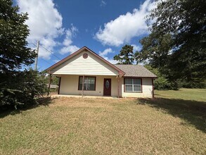 Building Photo - 2 Bedroom in Hughes Springs ISD