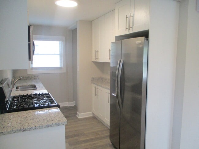 Building Photo - 1738 Ballentine St