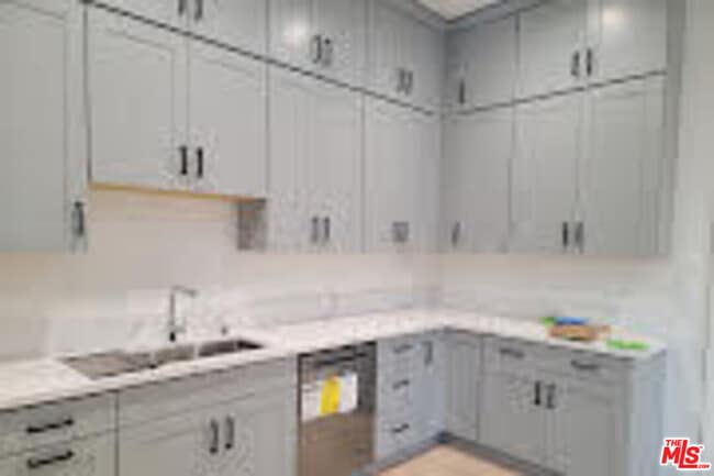 Building Photo - 1430 N Brighton St
