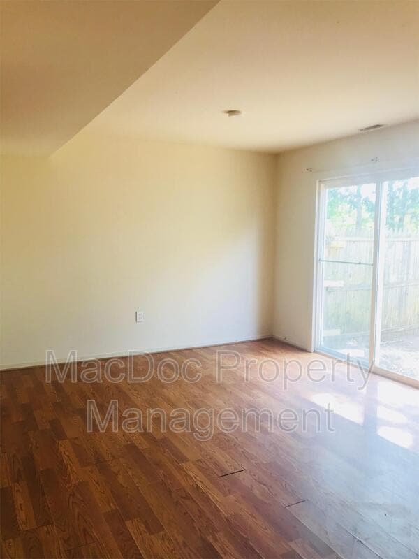 Building Photo - 813 Sledgehammer Dr
