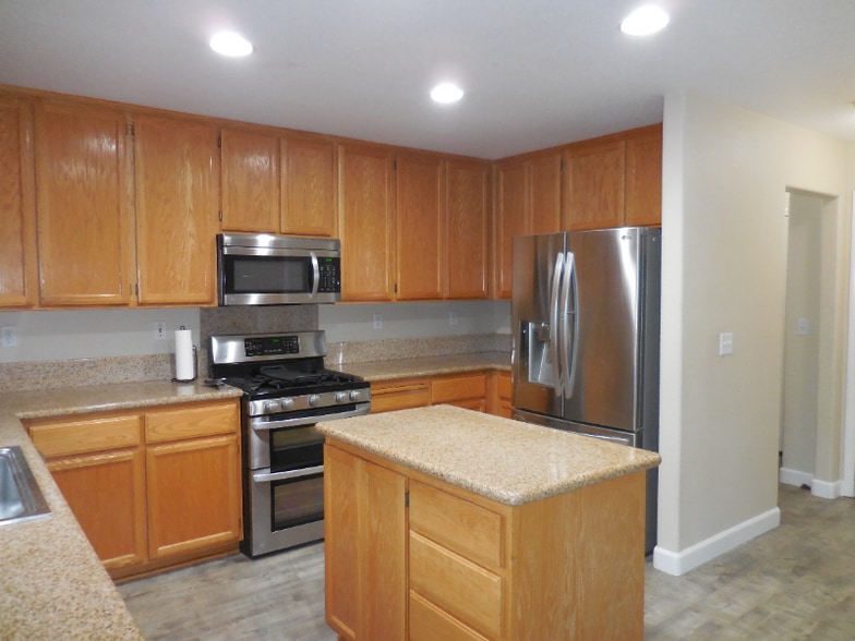 Building Photo - 1048 Freshwater Ct