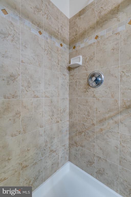 Building Photo - 2655 Glenriver Way