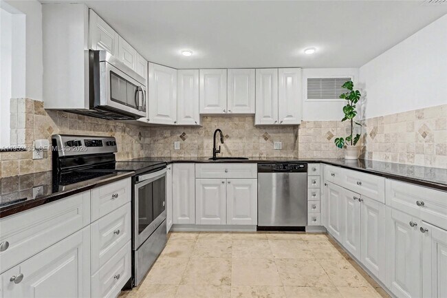 Building Photo - 2851 NE 183rd St