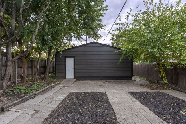 Building Photo - 1523 S East St