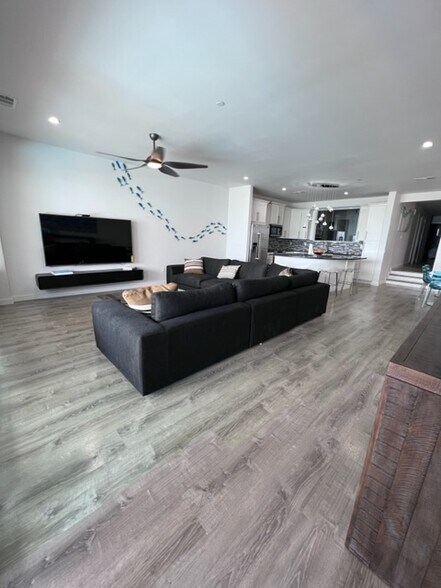 Building Photo - 5411 Gulf Dr