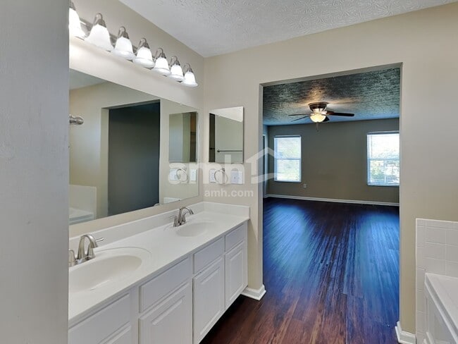 Building Photo - 227 Merriston Cir