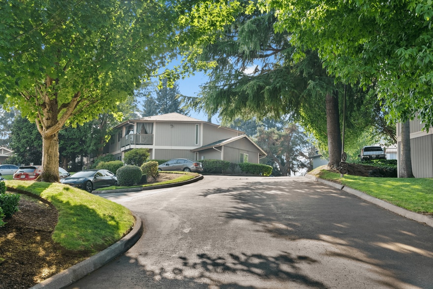 Tree-lined community with landscaped grounds - Ridgedale Apartments