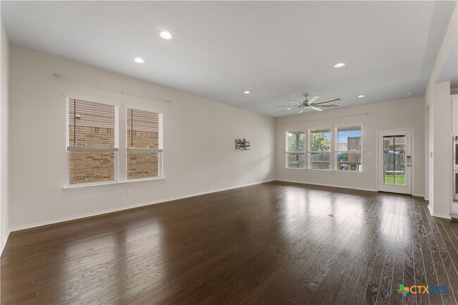 Building Photo - 942 Blue Violet