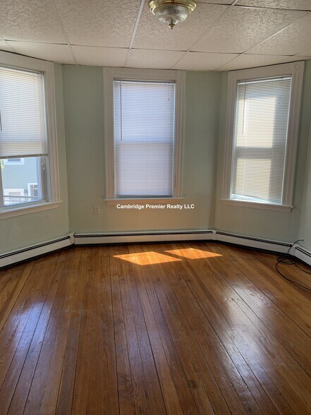 Building Photo - 130 Talbot Ave