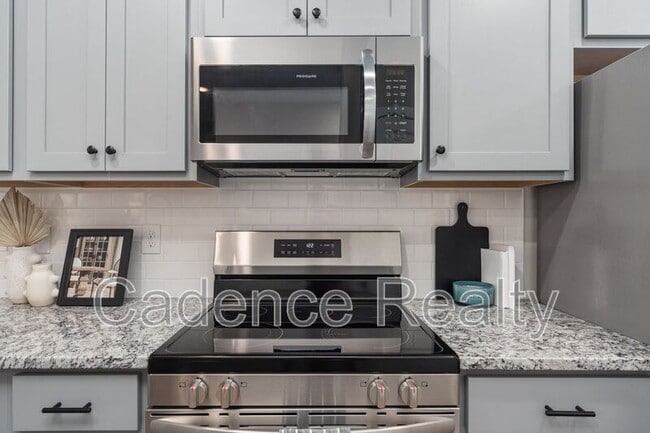 Building Photo - 1733 Perimeter Lp