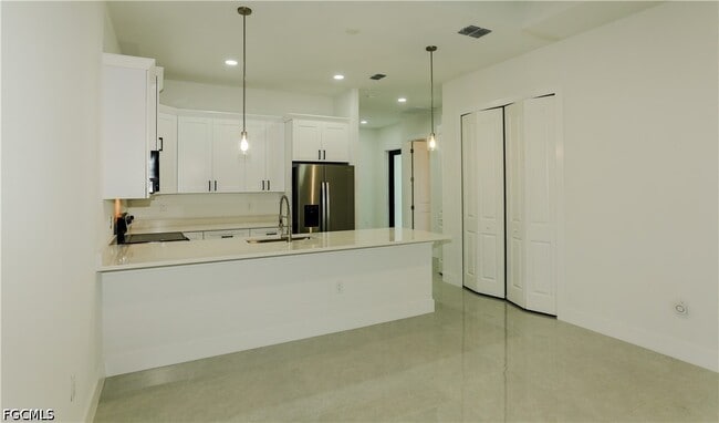 Building Photo - 143 Harold Ave S