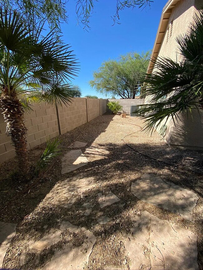 Building Photo - HOUSE FOR RENT