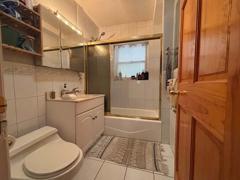 Building Photo - 504 Washington St