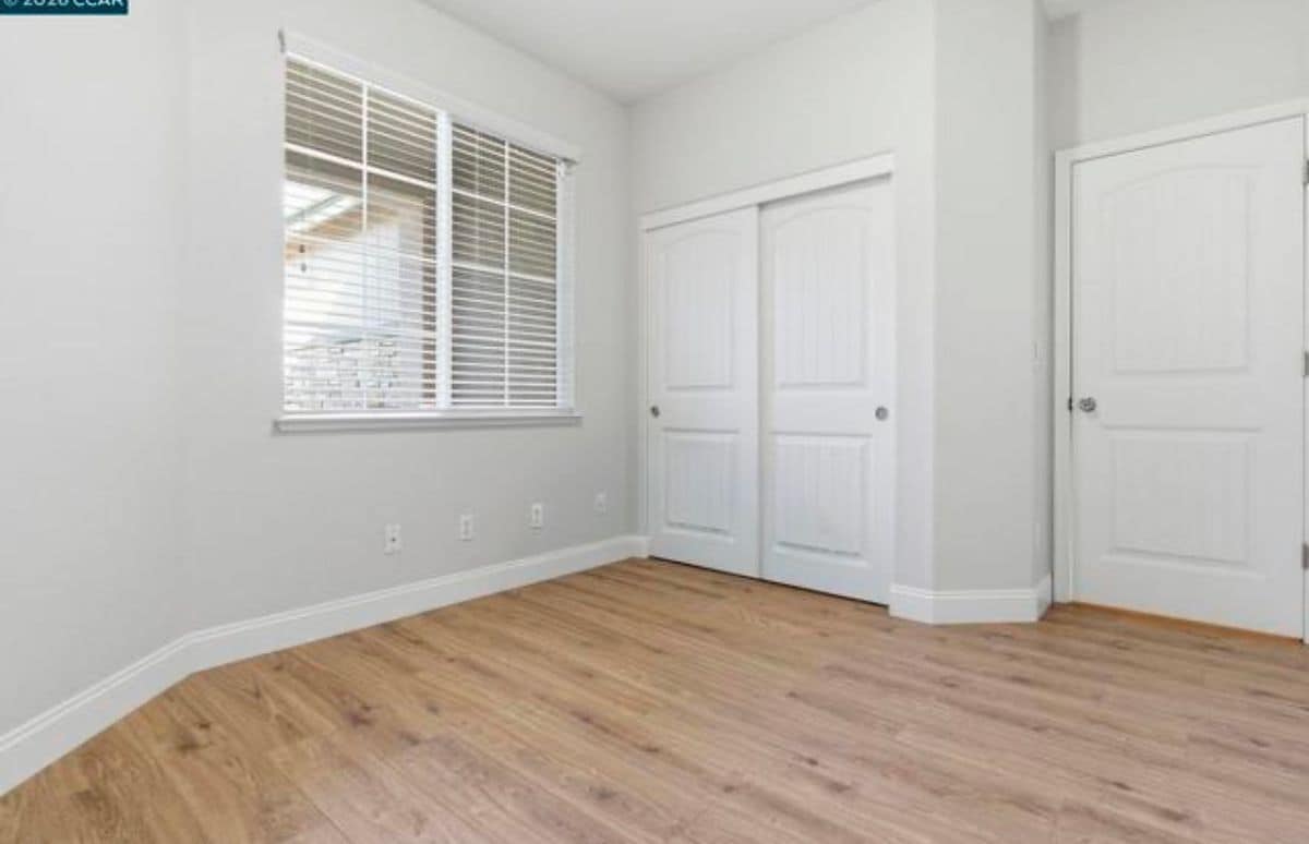 Building Photo - 3042 Barranca Dr